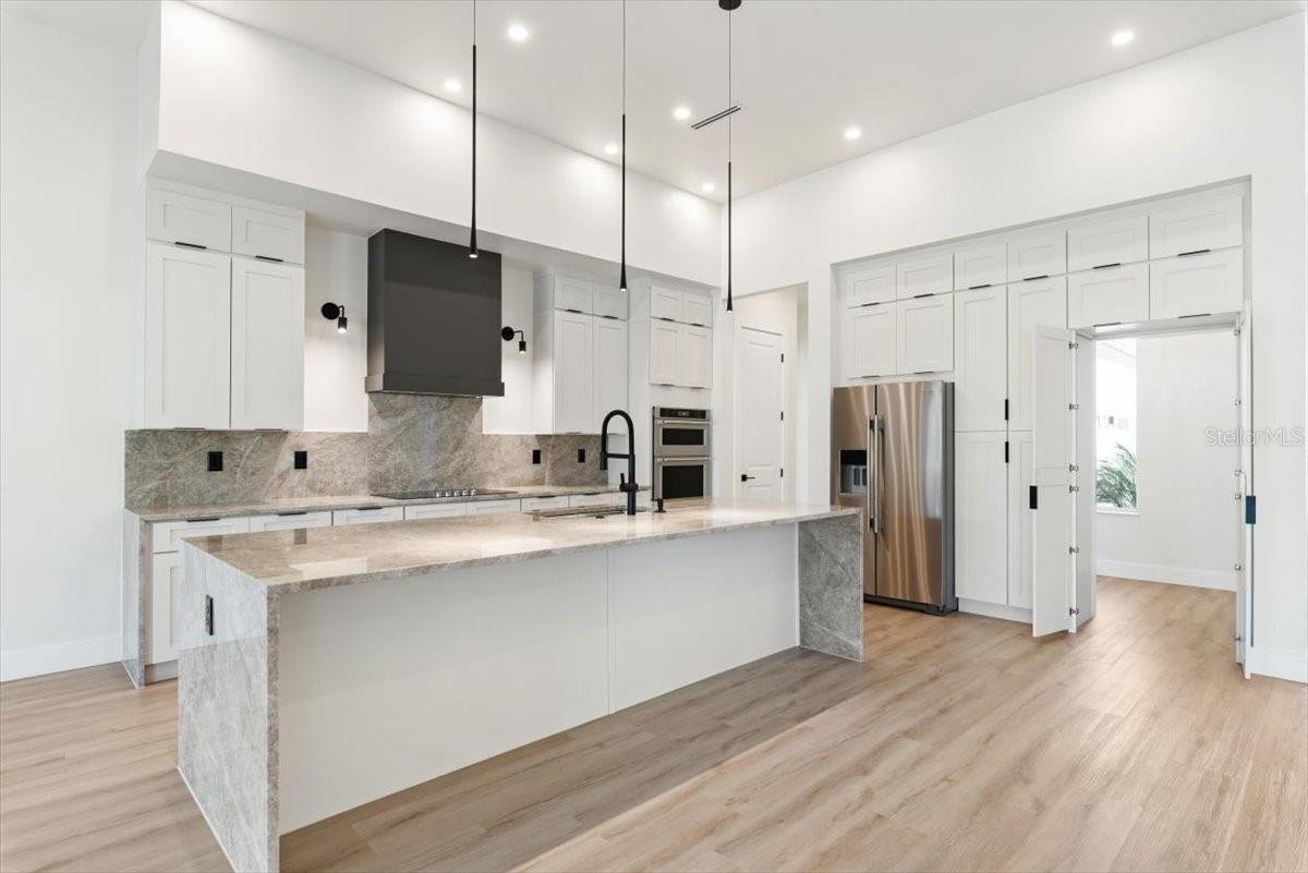 Image 22 of 66 For 13 Old Oak Drive N