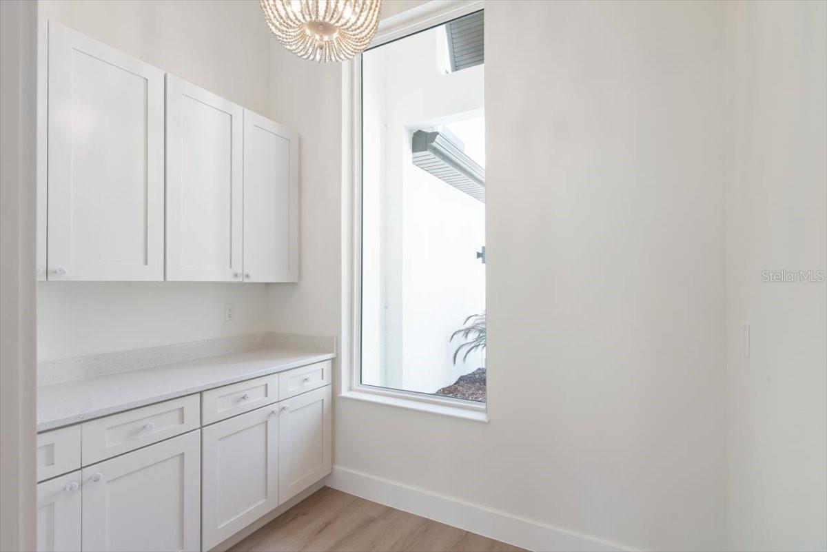 Image 23 of 66 For 13 Old Oak Drive N