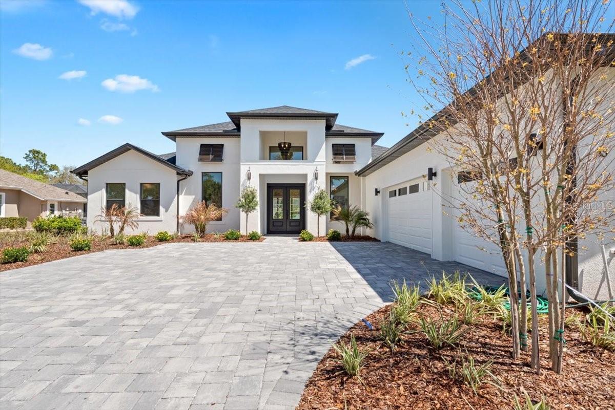 Image 3 of 66 For 13 Old Oak Drive N