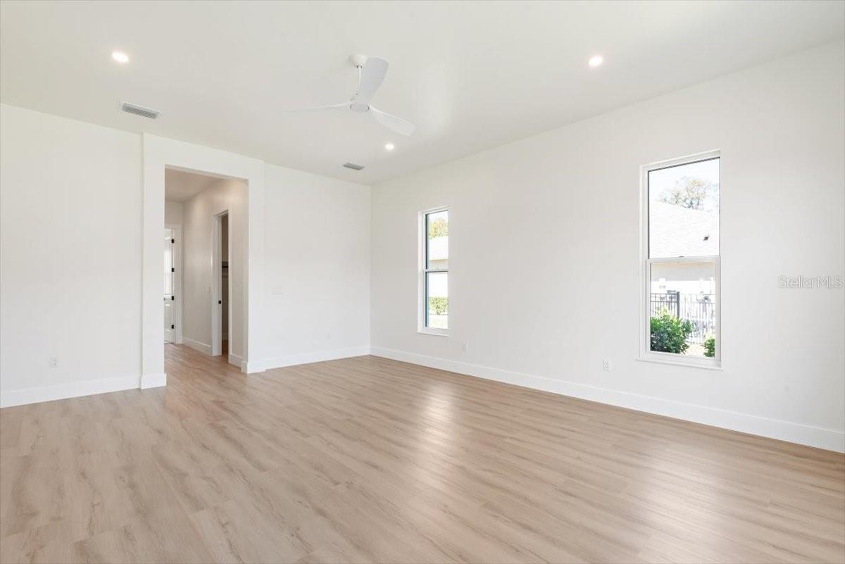 Image 30 of 66 For 13 Old Oak Drive N