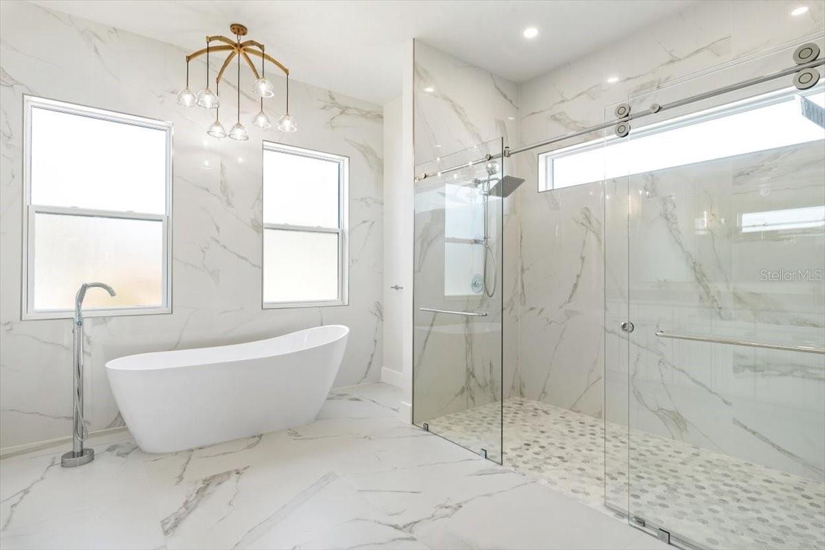 Image 34 of 66 For 13 Old Oak Drive N