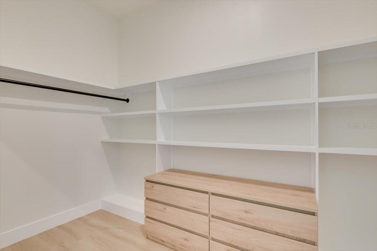 Image 36 of 66 For 13 Old Oak Drive N