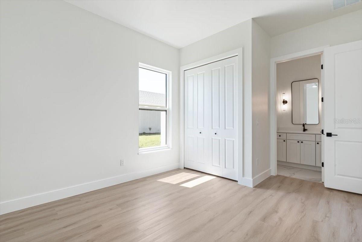 Image 39 of 66 For 13 Old Oak Drive N