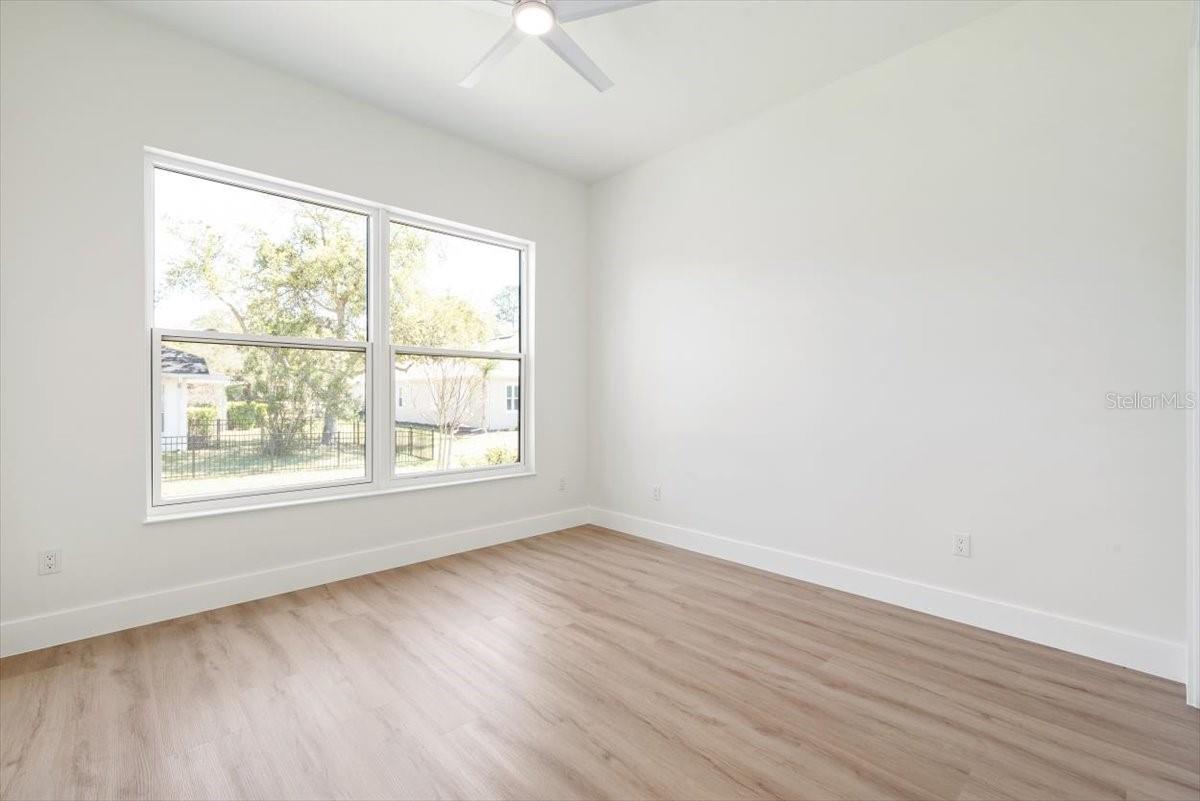 Image 43 of 66 For 13 Old Oak Drive N