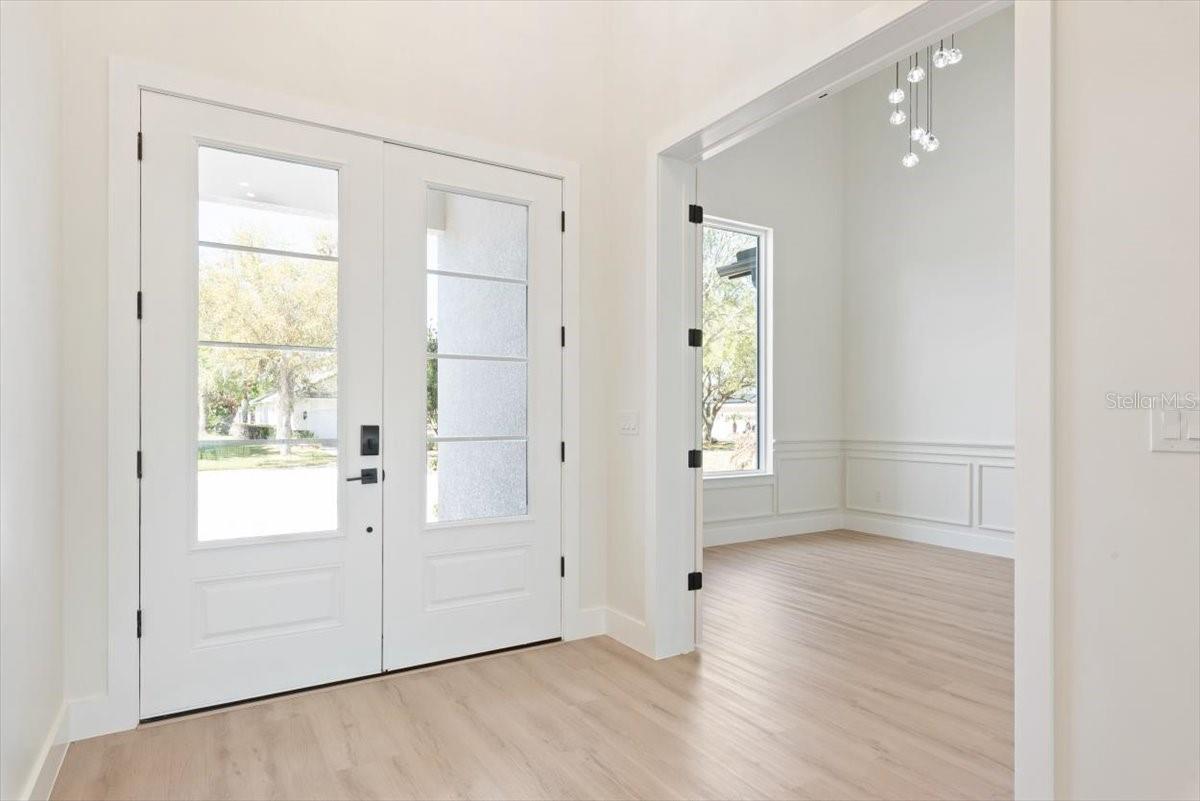 Image 8 of 66 For 13 Old Oak Drive N