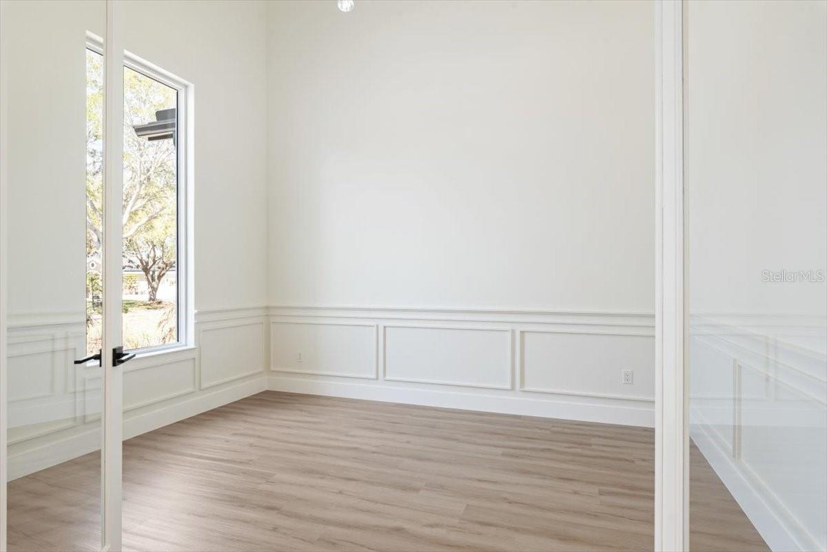 Image 9 of 66 For 13 Old Oak Drive N