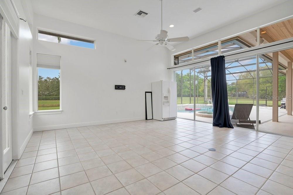 Image 35 of 59 For 1826 Windermeredown Place