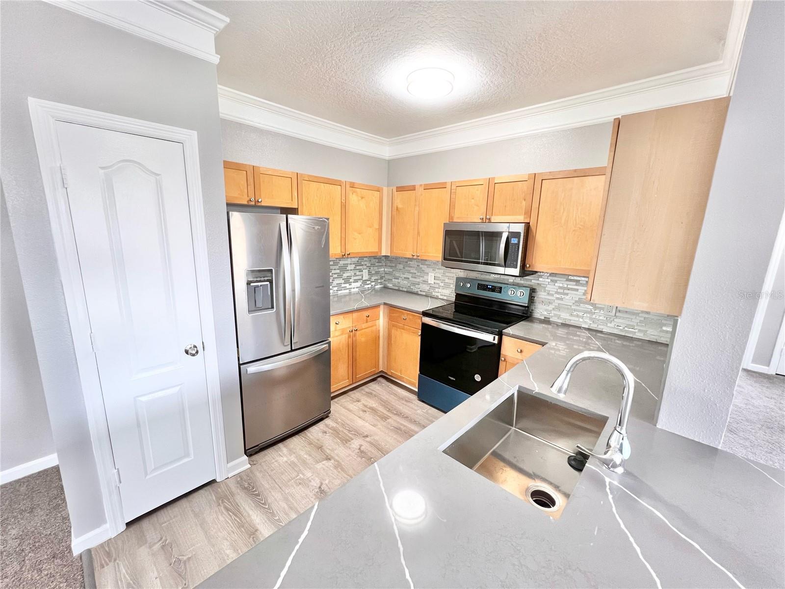 Image 4 of 21 For 8836 Villa View Circle 306