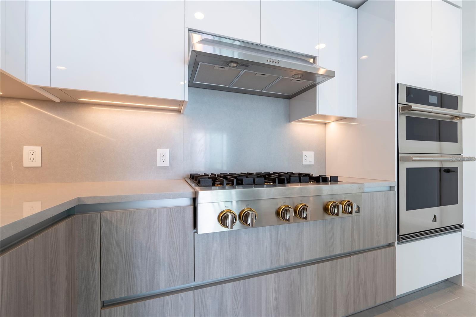 Image 11 of 64 For 400 Central Avenue 1106