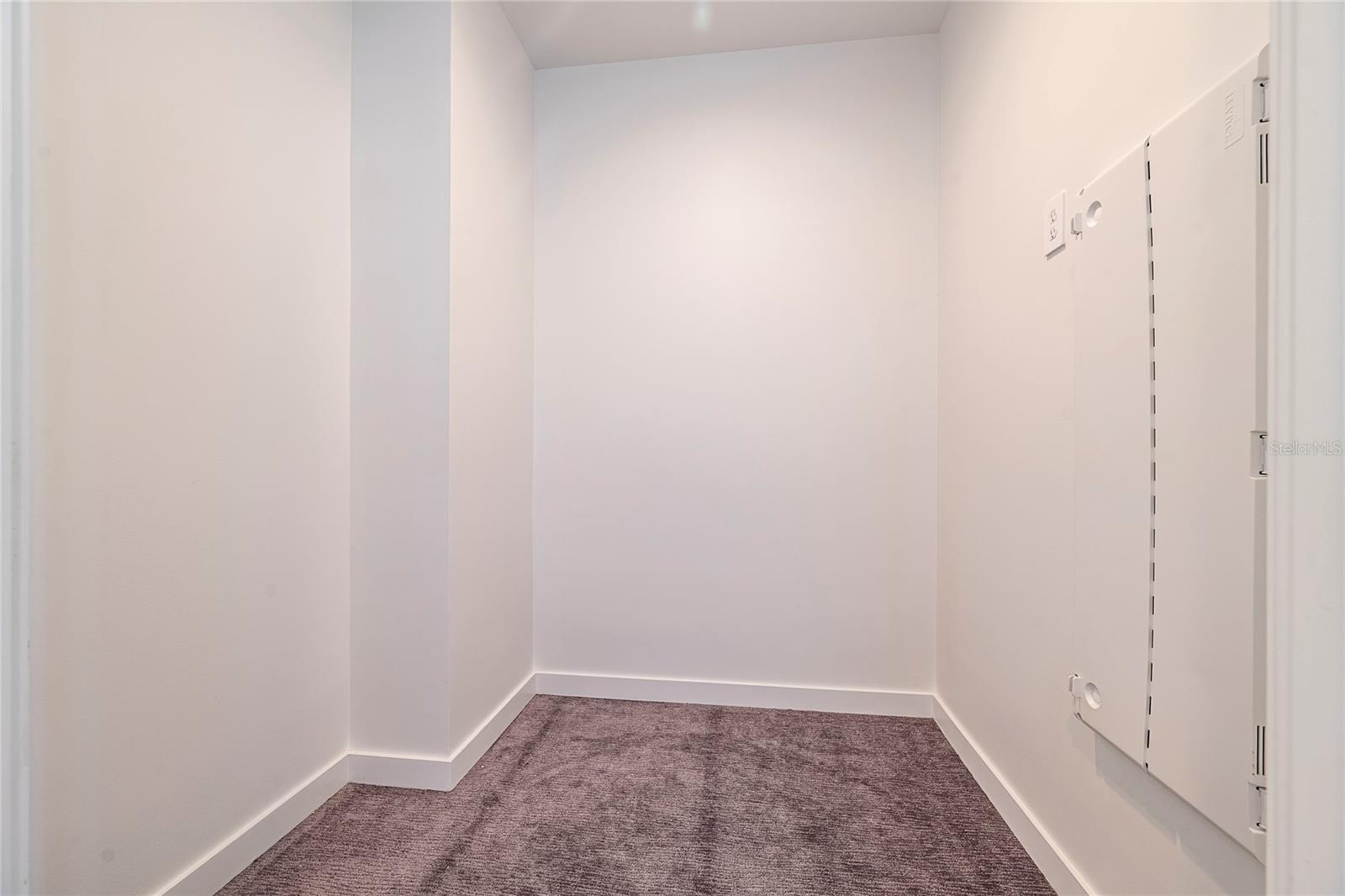 Image 27 of 64 For 400 Central Avenue 1106