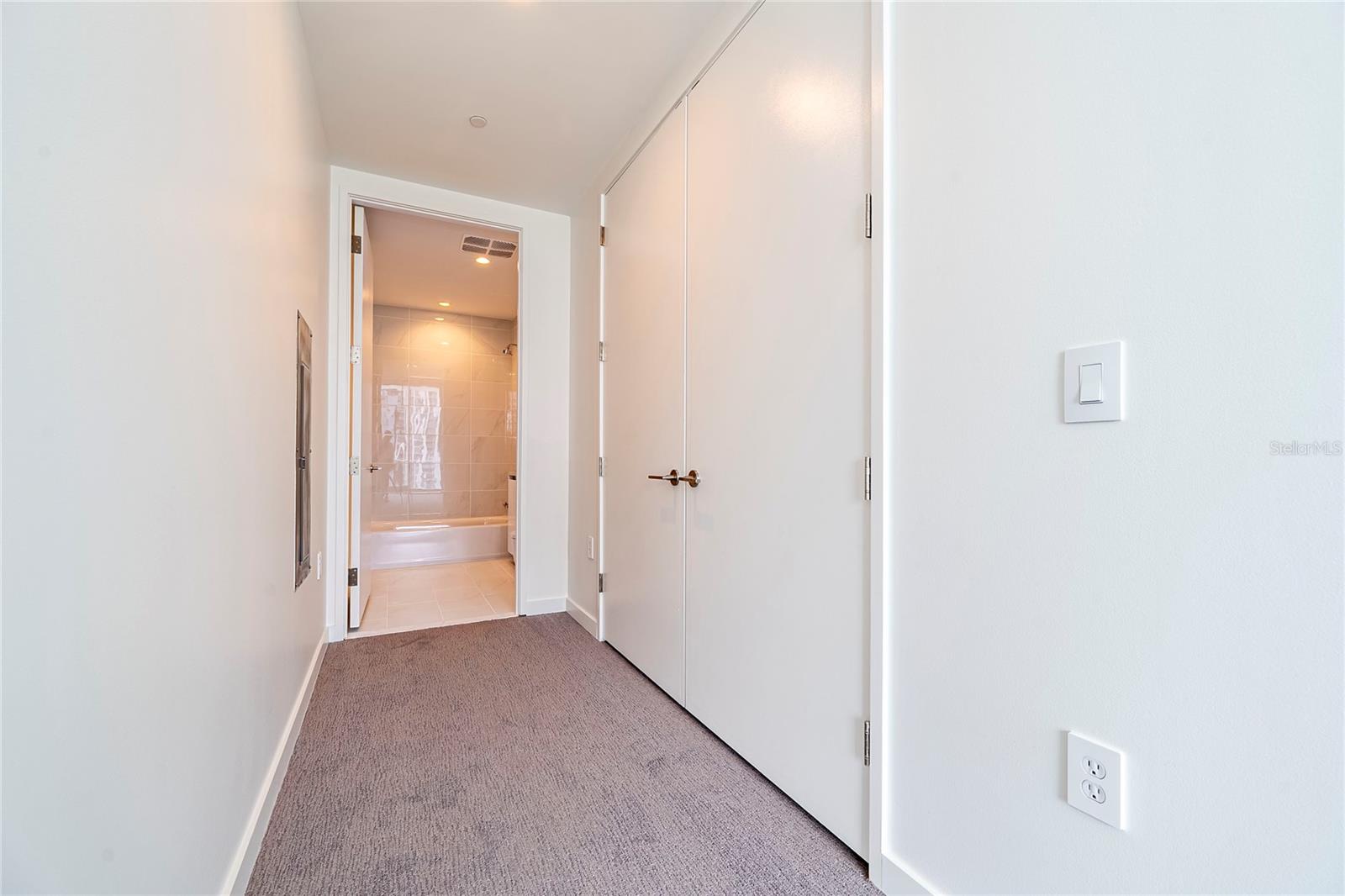 Image 32 of 64 For 400 Central Avenue 1106