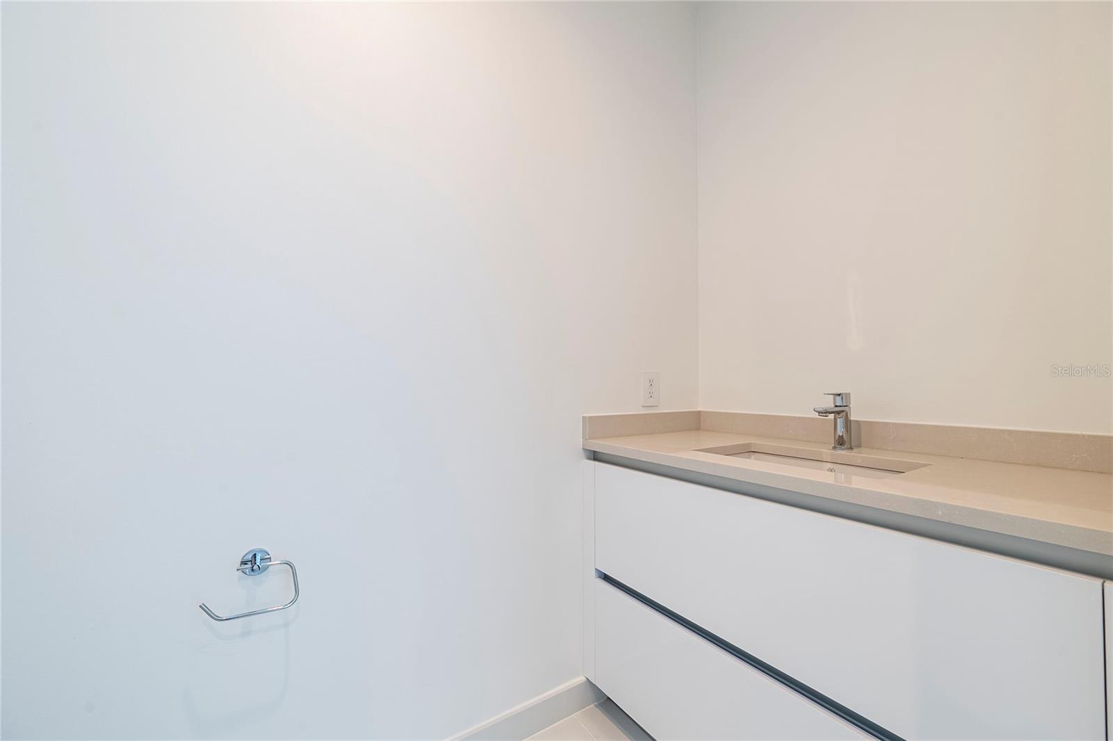 Image 33 of 64 For 400 Central Avenue 1106