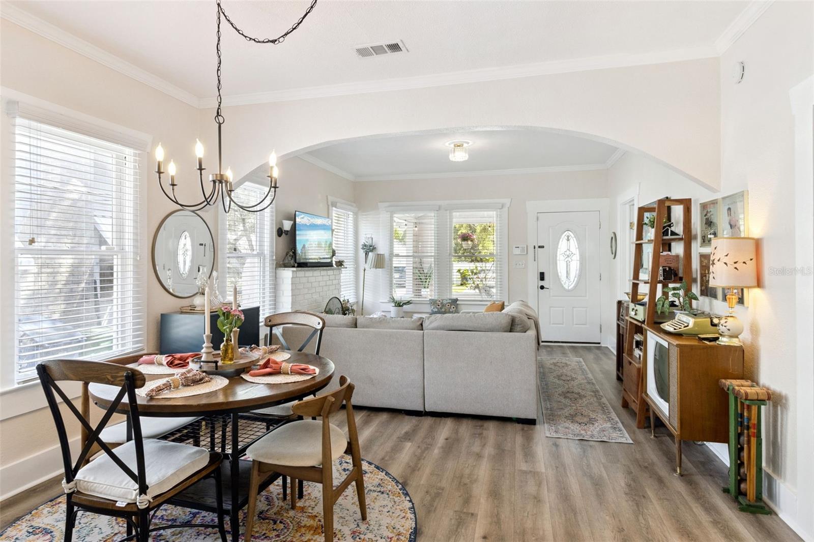 Image 10 of 33 For 812 Paris Street