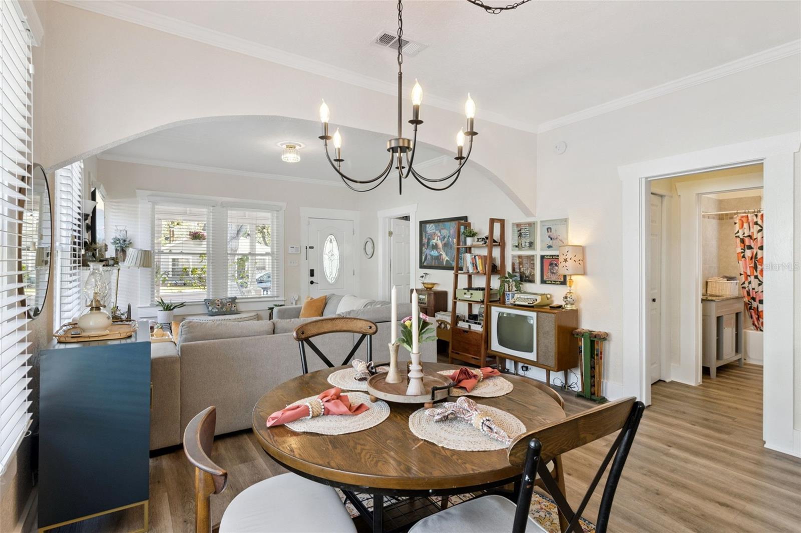 Image 12 of 33 For 812 Paris Street