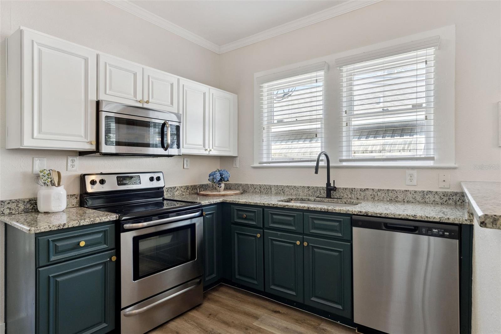 Image 17 of 33 For 812 Paris Street