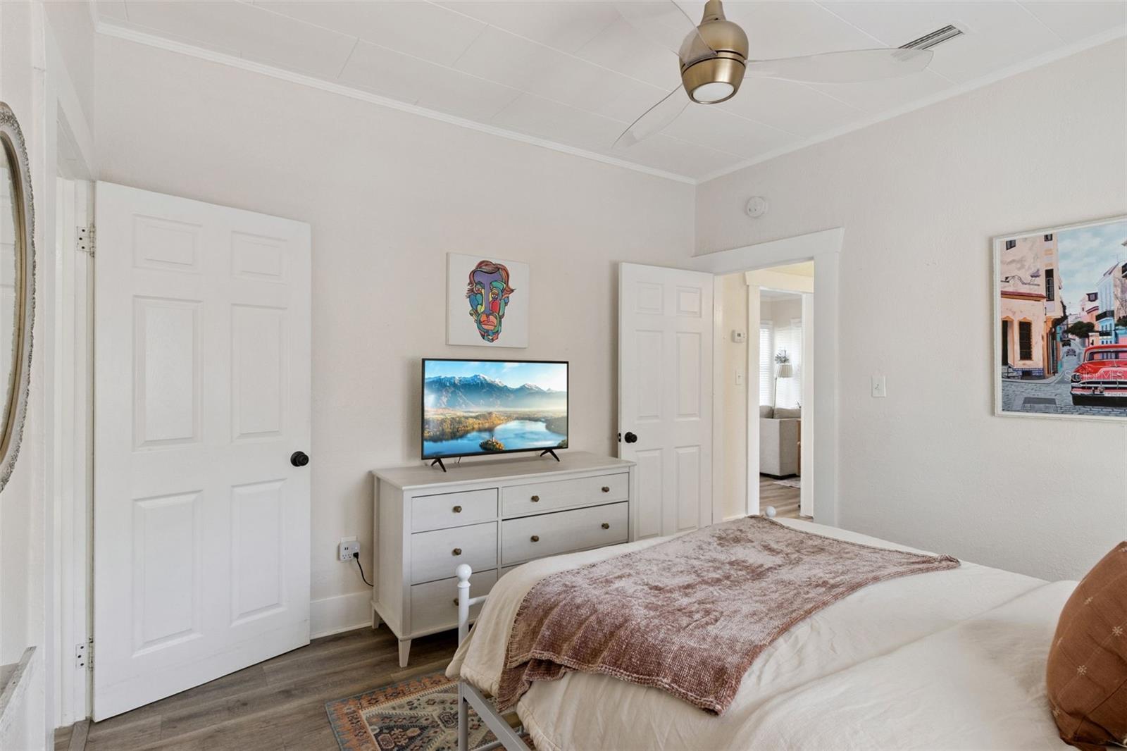 Image 23 of 33 For 812 Paris Street