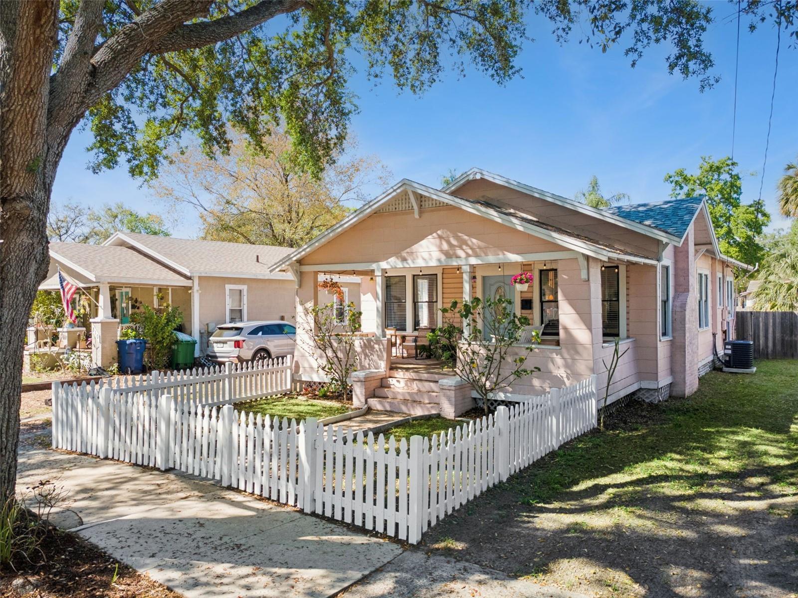 Image 3 of 33 For 812 Paris Street