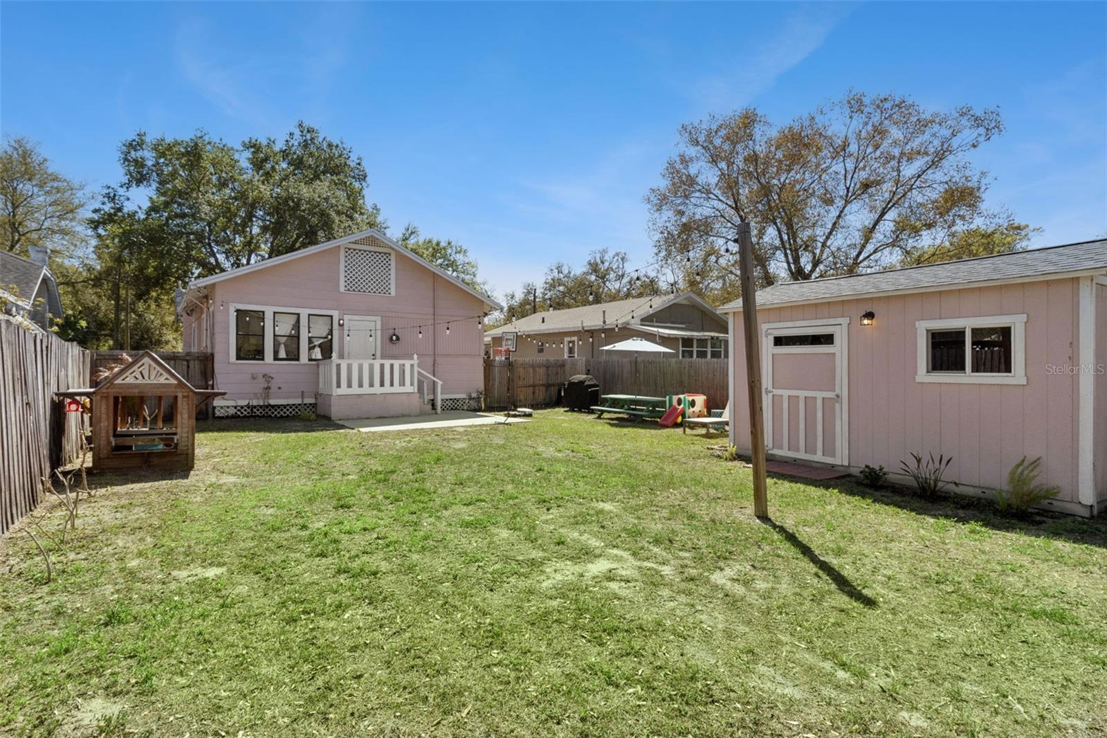 Image 32 of 33 For 812 Paris Street