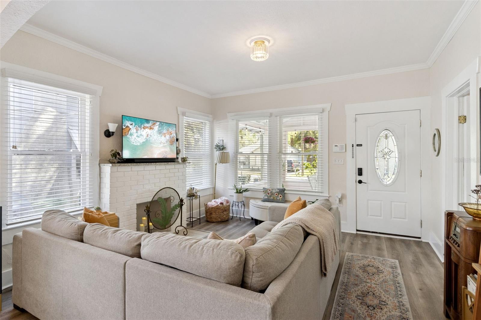 Image 5 of 33 For 812 Paris Street