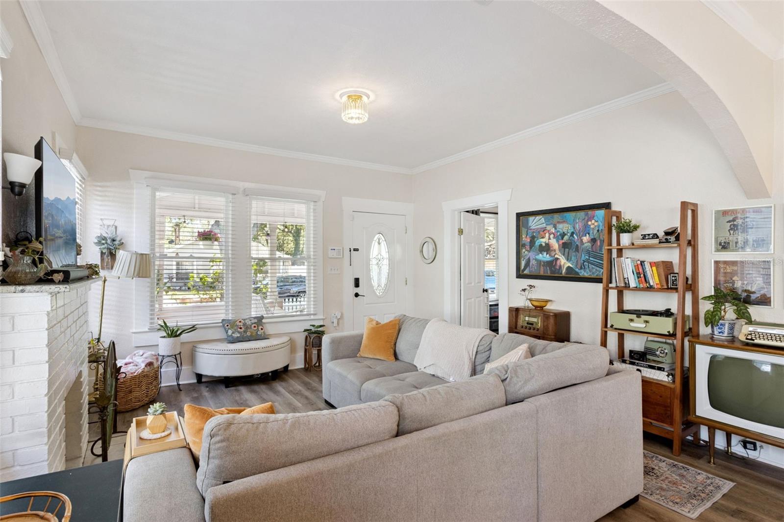 Image 7 of 33 For 812 Paris Street