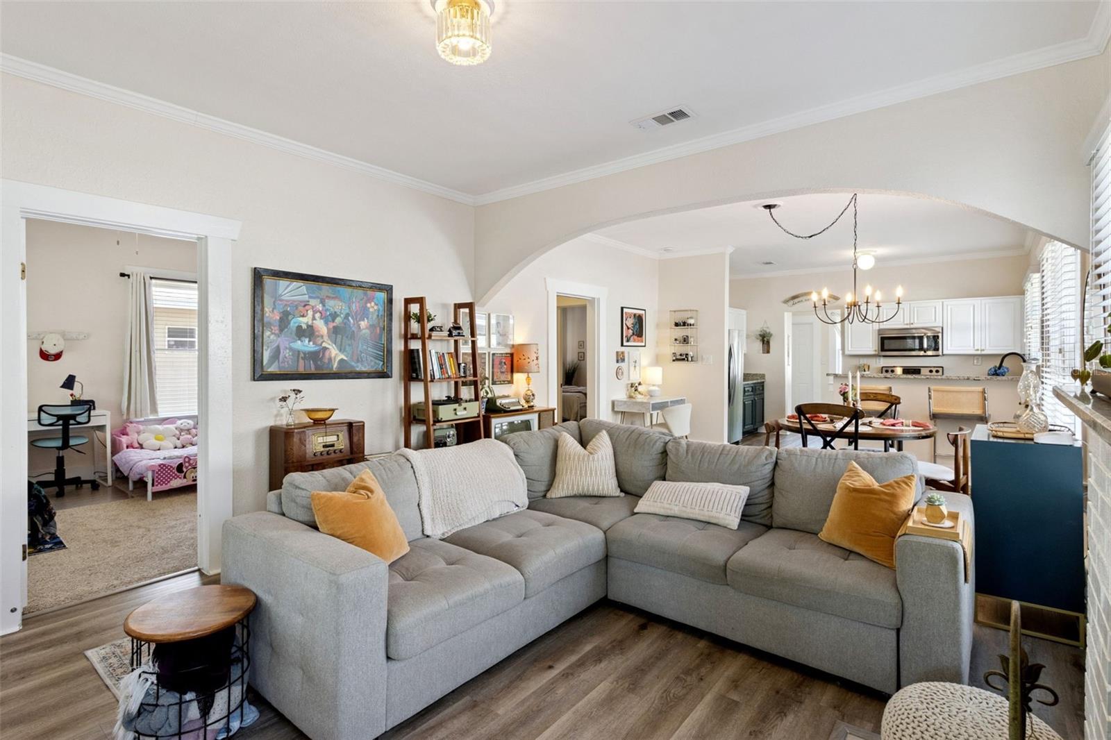 Image 9 of 33 For 812 Paris Street