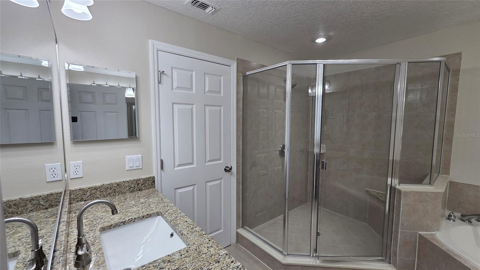 Image 16 of 24 For 420 Harbor Winds Court