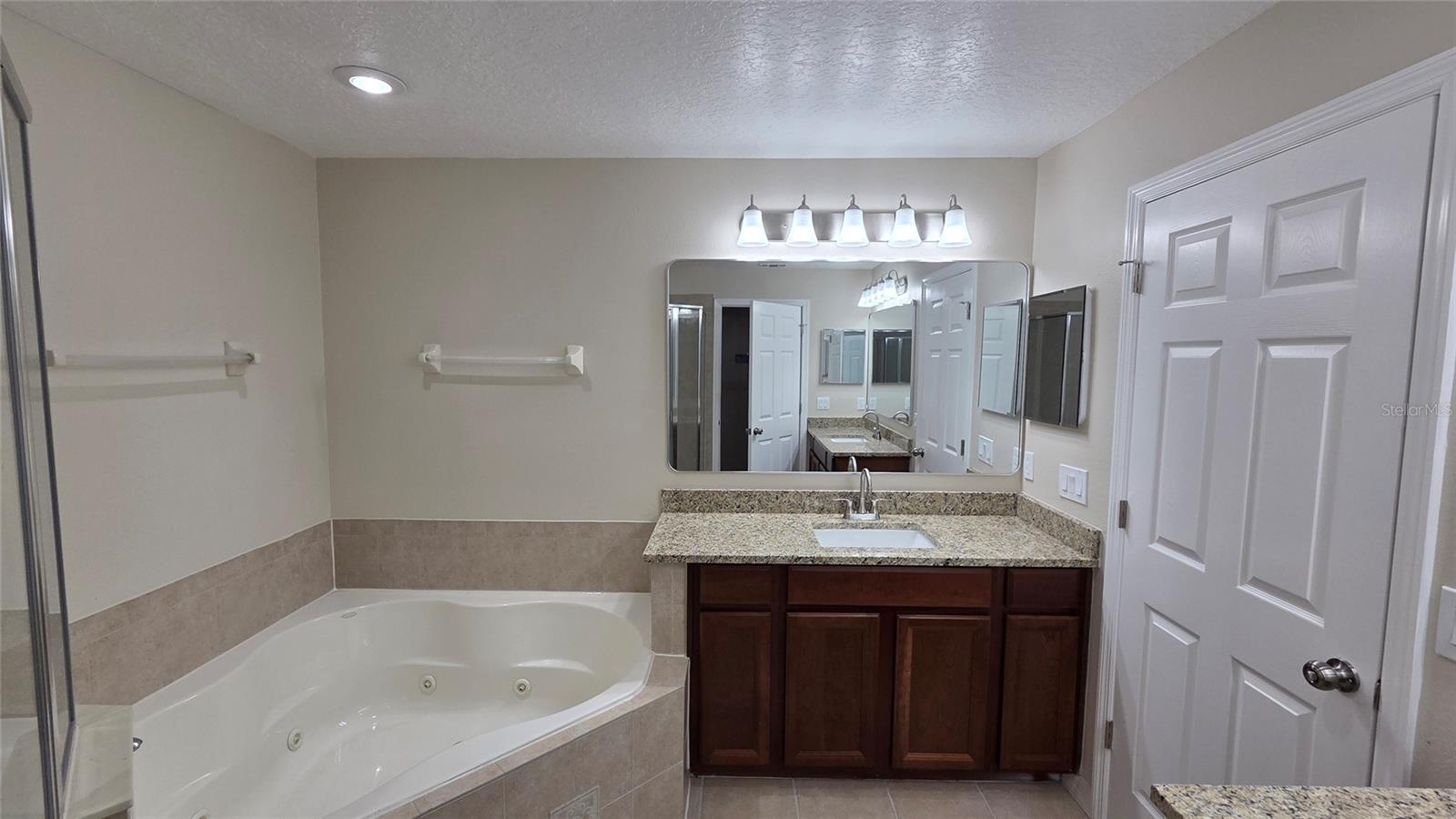 Image 17 of 24 For 420 Harbor Winds Court