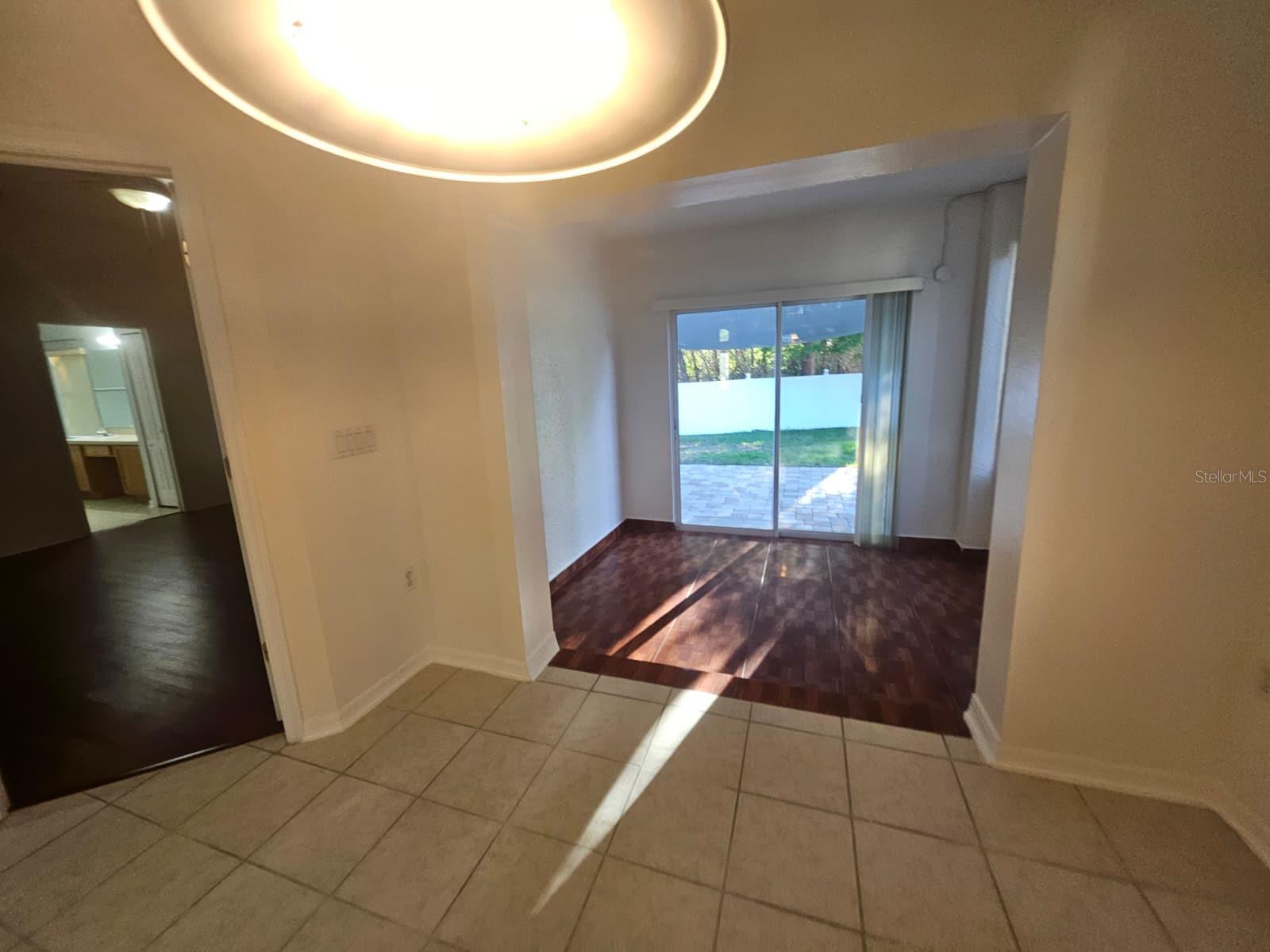 Image 10 of 37 For 3985 Andover Cay Boulevard