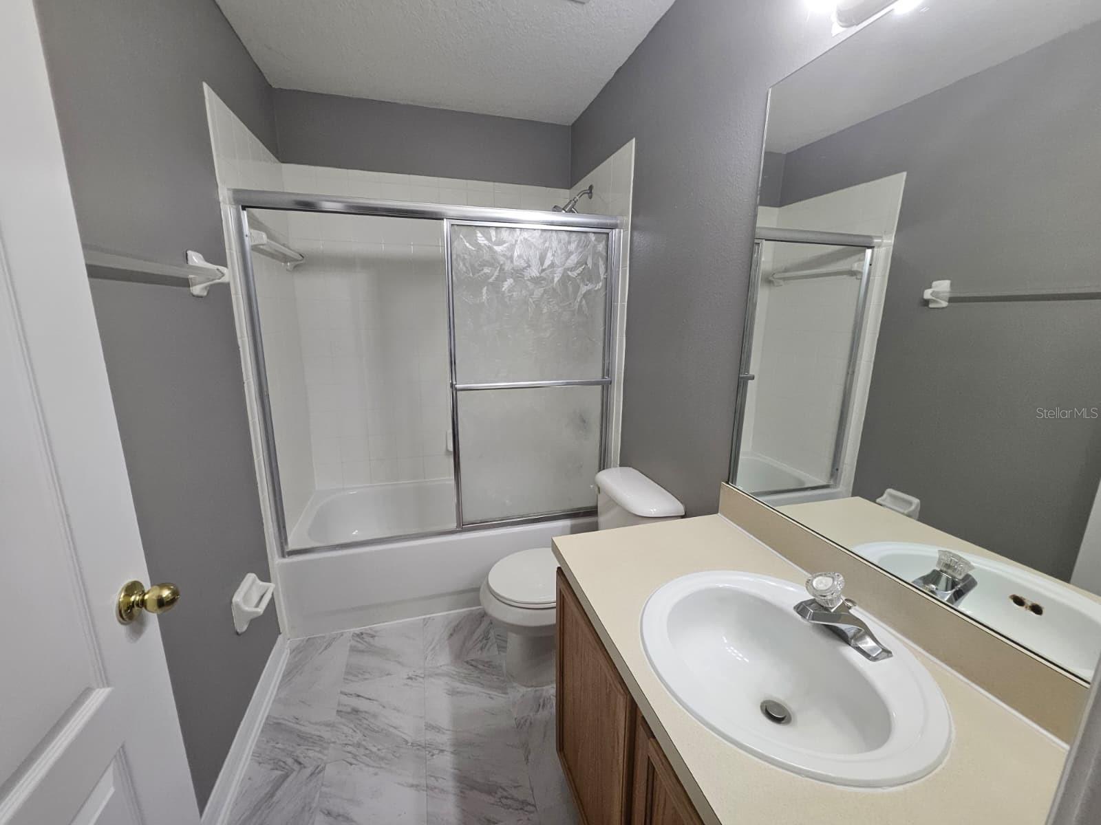 Image 22 of 37 For 3985 Andover Cay Boulevard