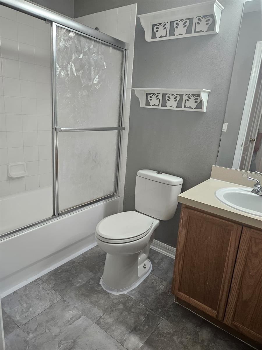 Image 23 of 37 For 3985 Andover Cay Boulevard