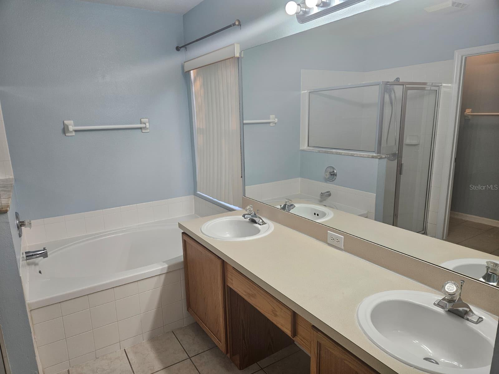 Image 24 of 37 For 3985 Andover Cay Boulevard