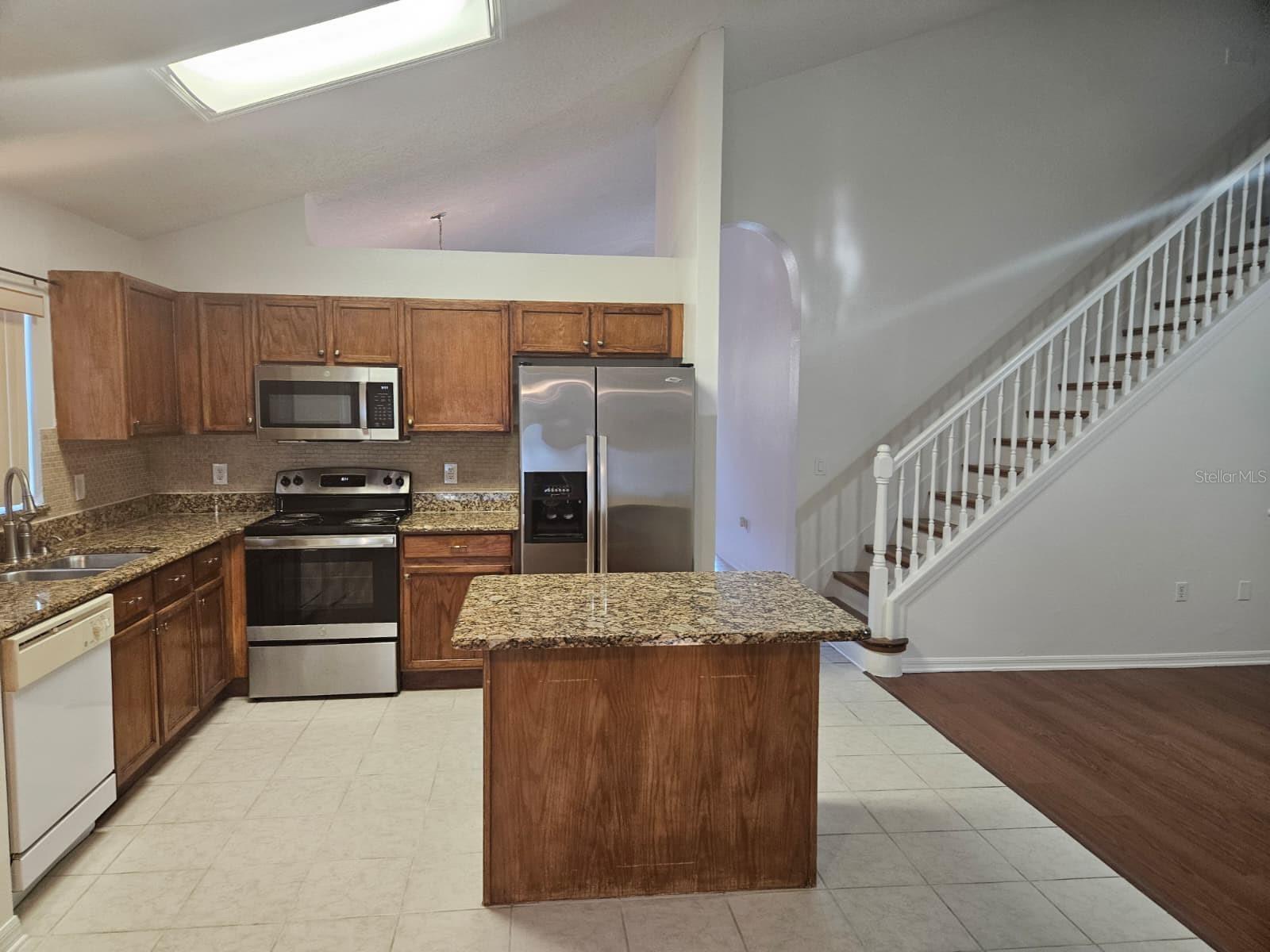 Image 8 of 37 For 3985 Andover Cay Boulevard