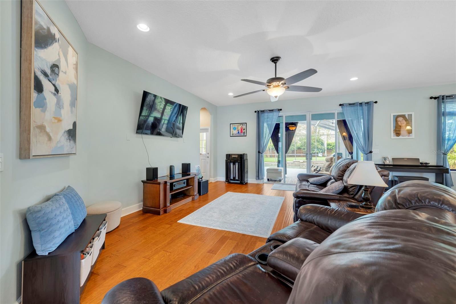 Listing photo id 9 for 792 Blairmont Lane