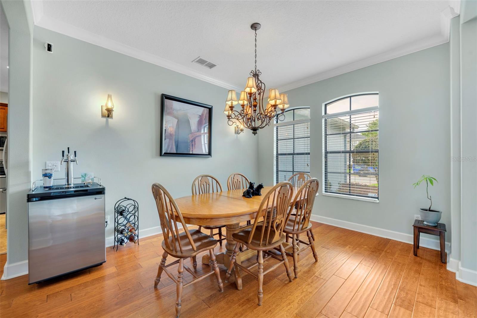 Listing photo id 12 for 792 Blairmont Lane