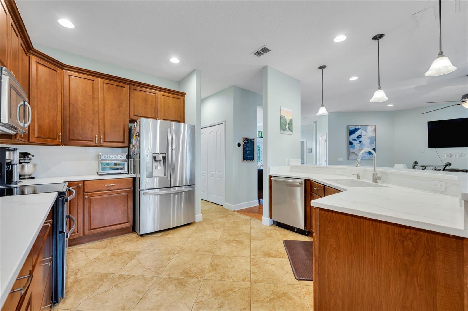 Listing photo id 2 for 792 Blairmont Lane