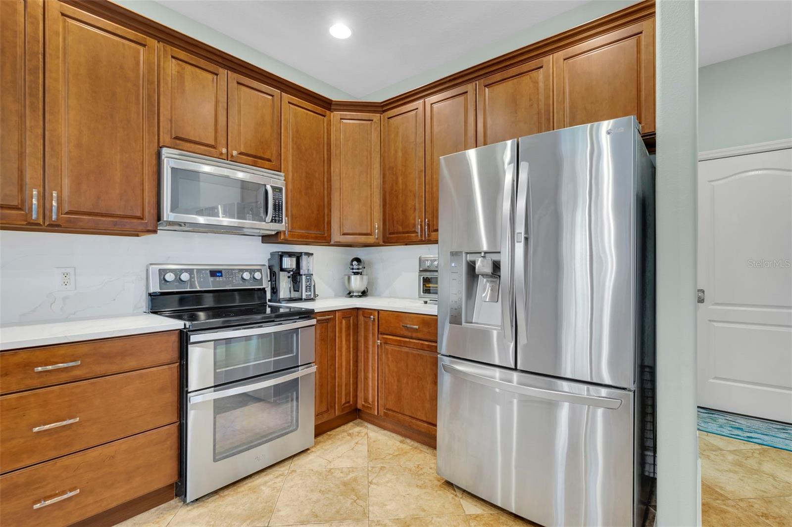 Listing photo id 3 for 792 Blairmont Lane