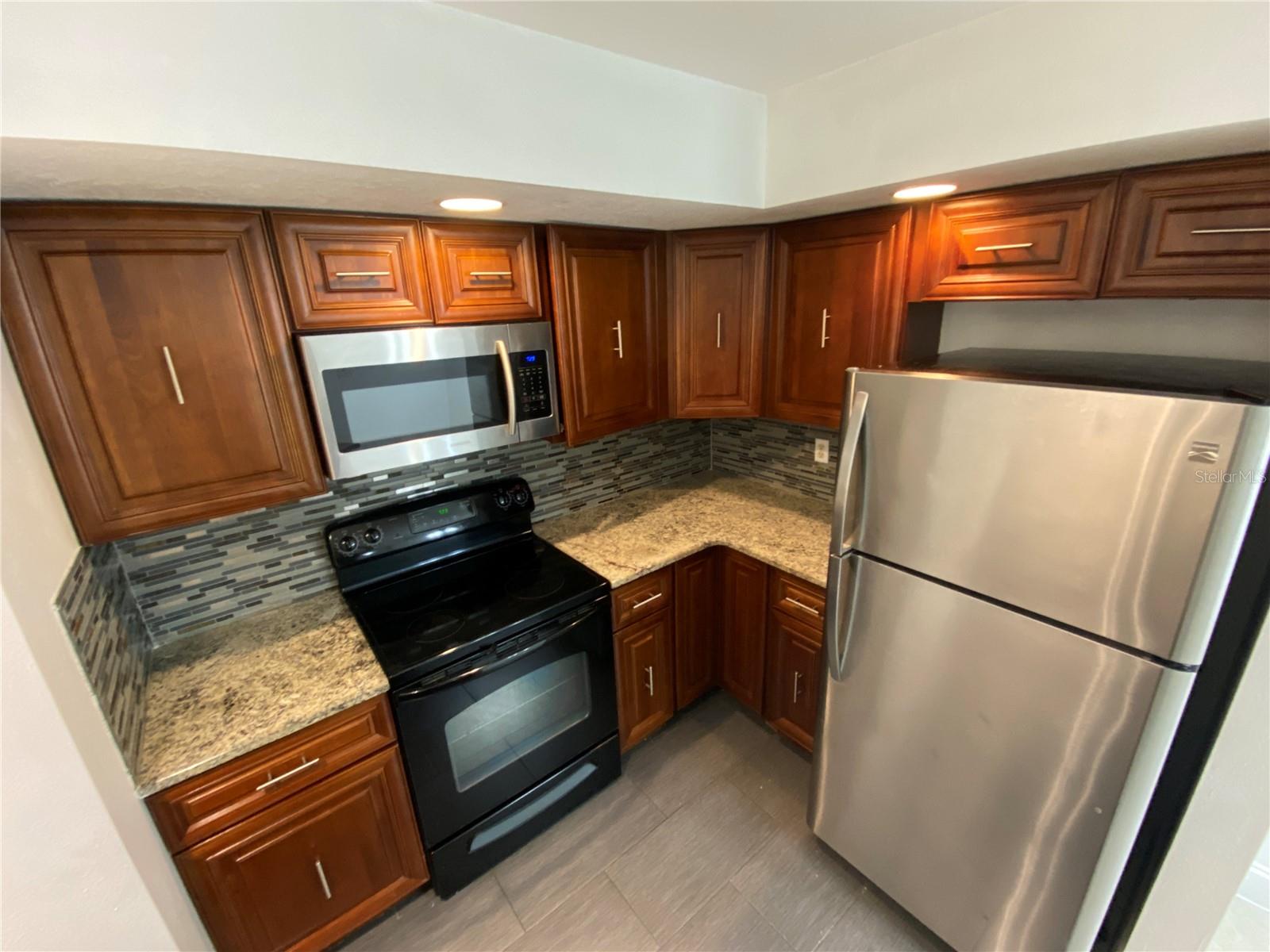 Image 3 of 7 For 4630 Commander Drive 1012