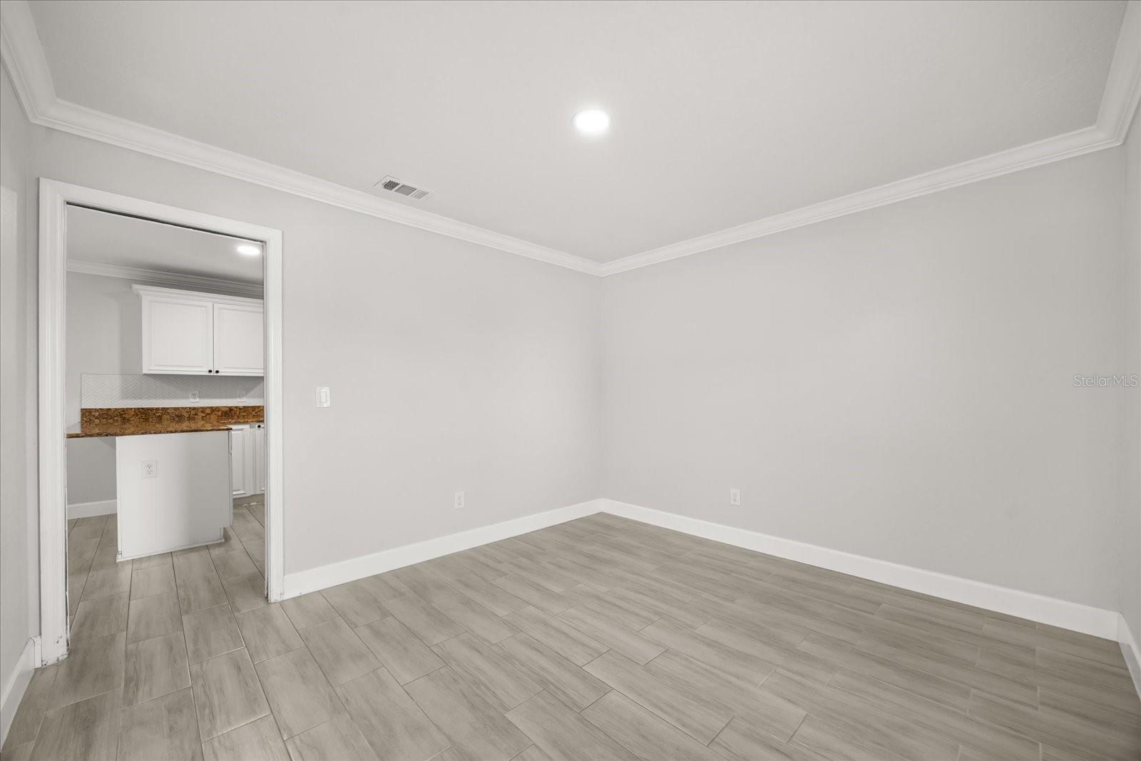 Image 11 of 34 For 627 Mellowood Avenue