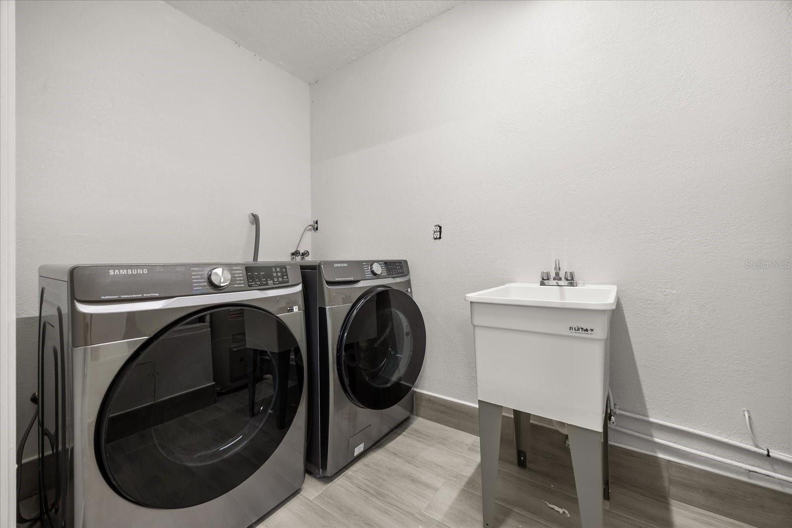 Image 24 of 34 For 627 Mellowood Avenue