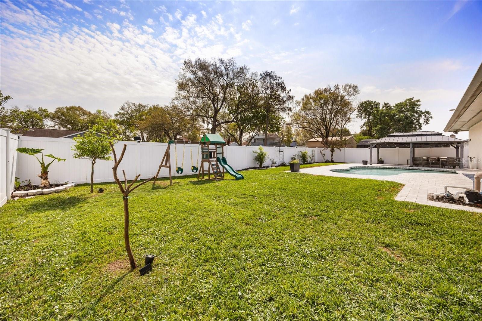 Image 29 of 34 For 627 Mellowood Avenue