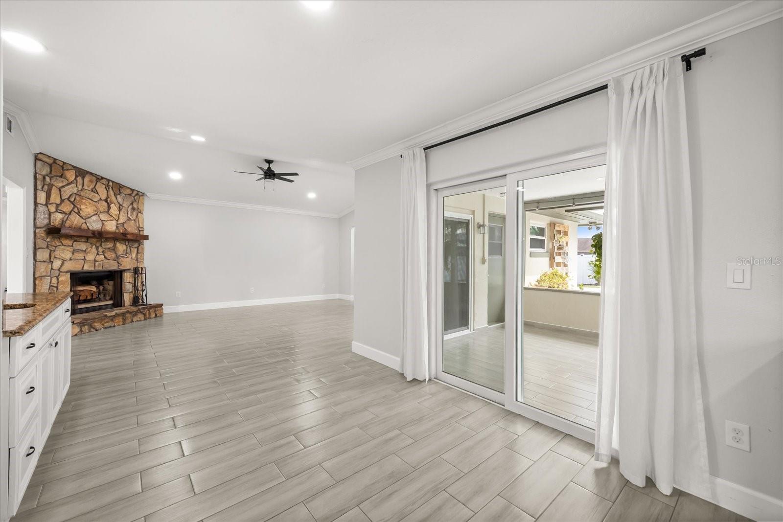 Image 7 of 34 For 627 Mellowood Avenue