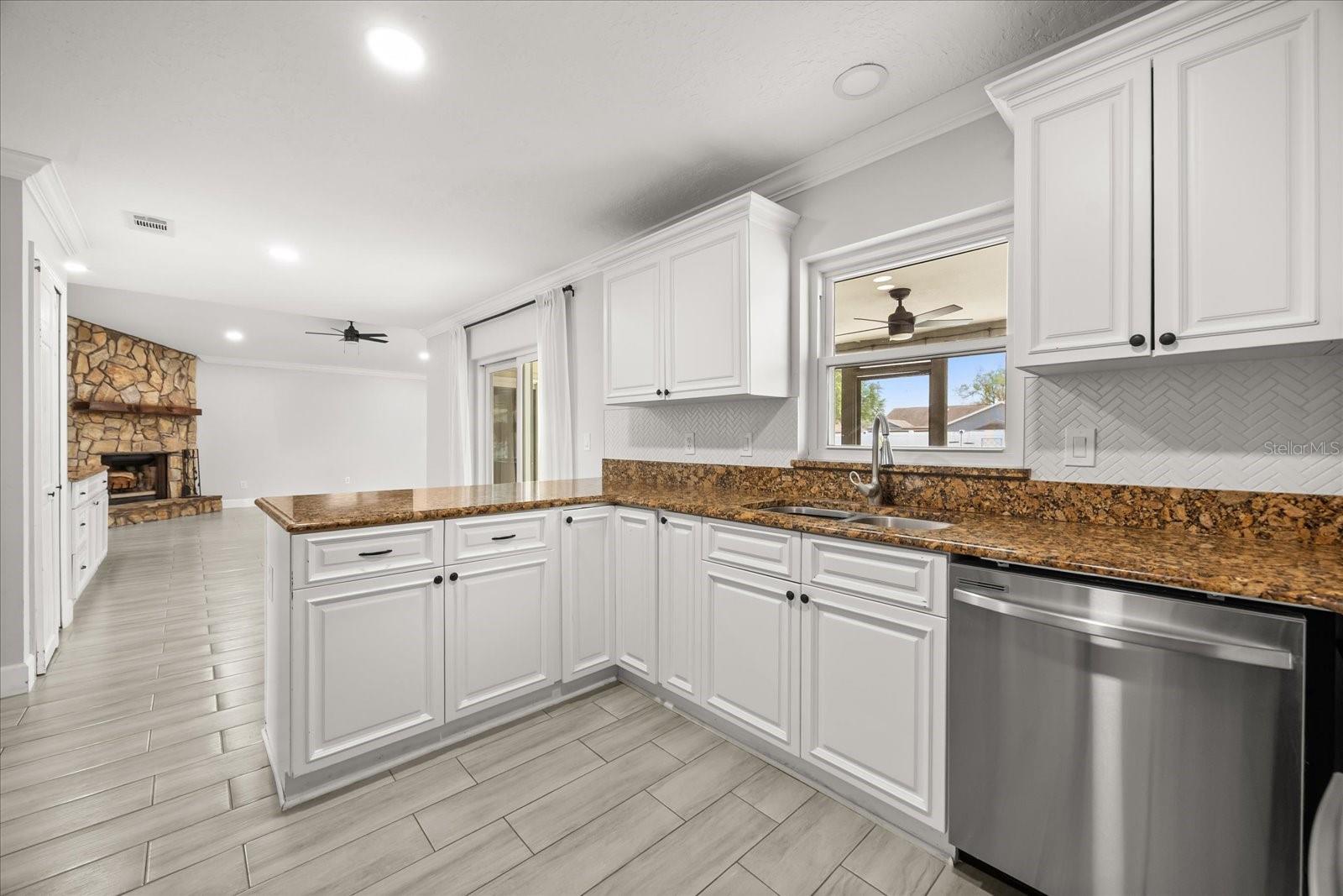 Image 8 of 34 For 627 Mellowood Avenue