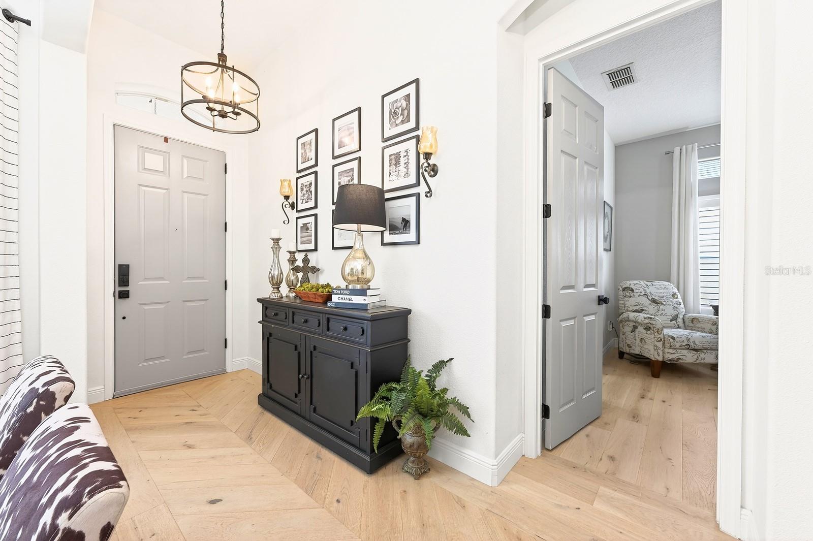 Image 17 of 43 For 318 Tudor Spring Court