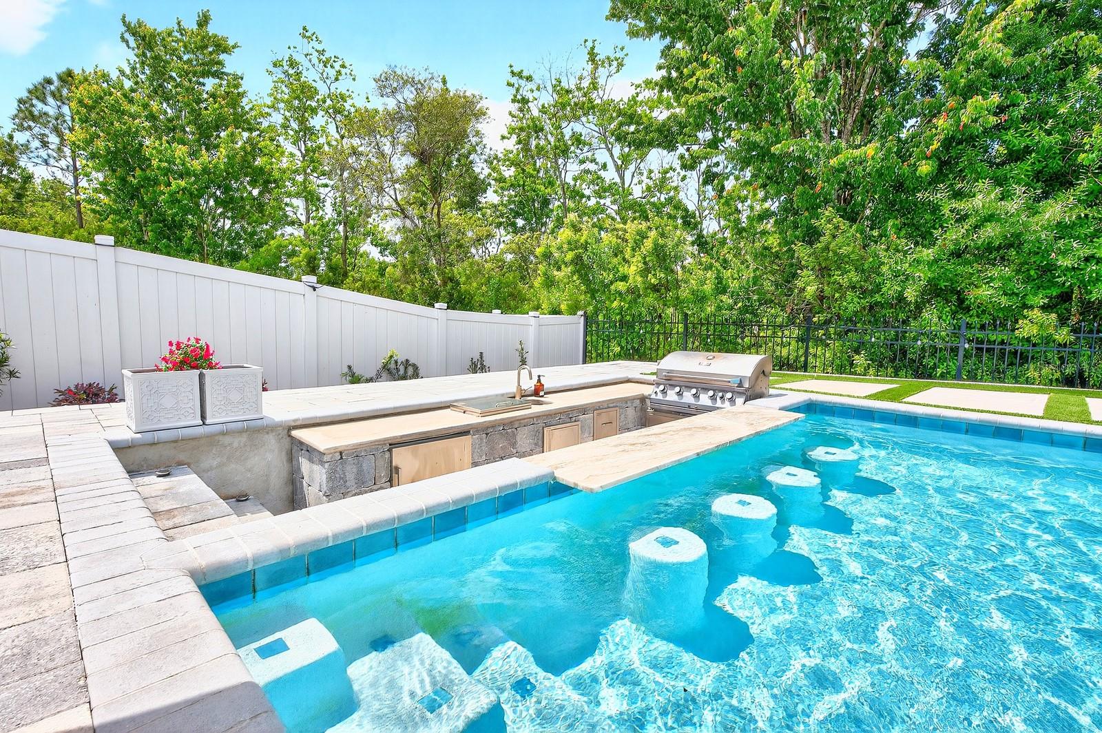 Image 37 of 43 For 318 Tudor Spring Court