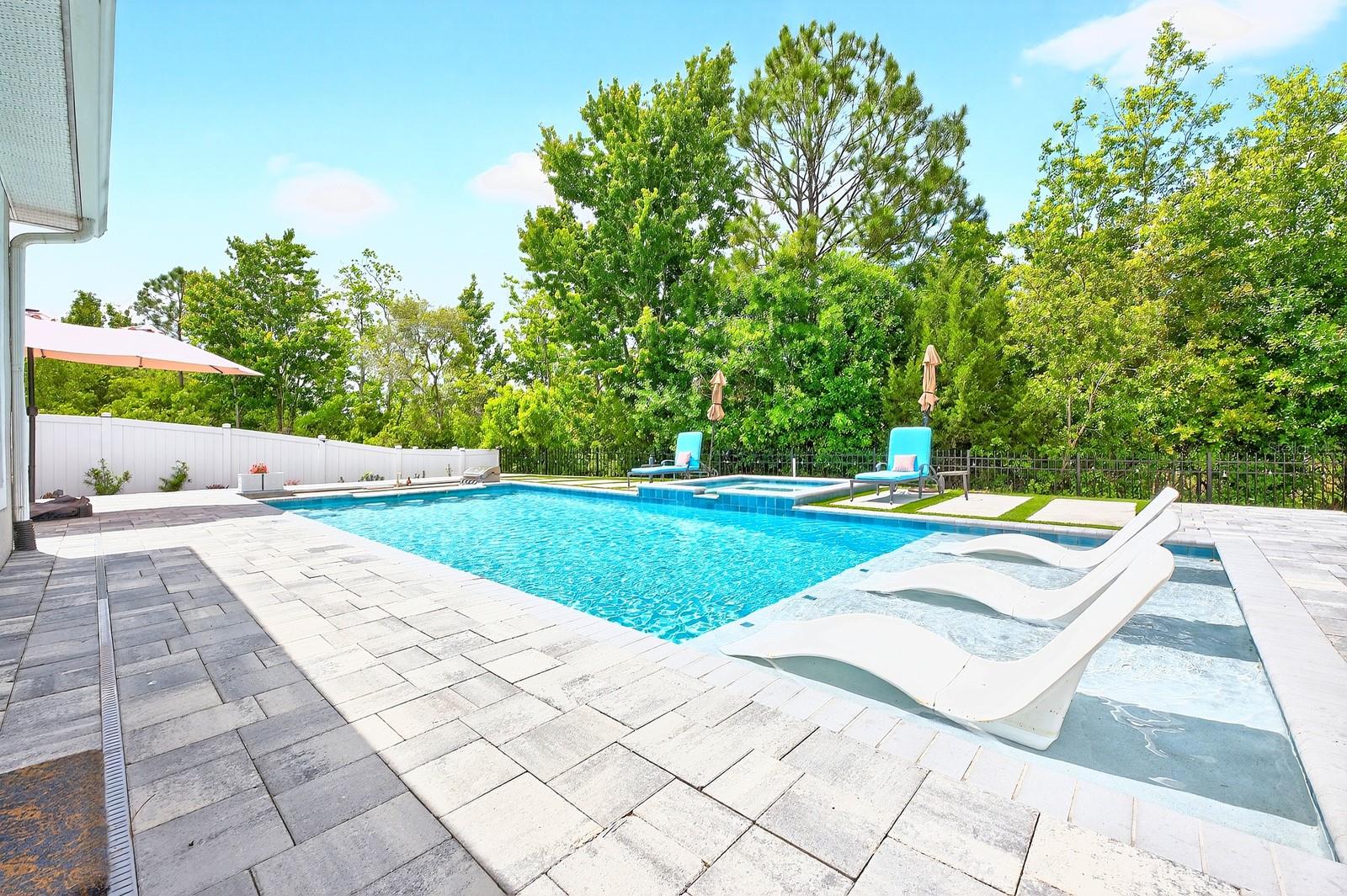 Image 38 of 43 For 318 Tudor Spring Court