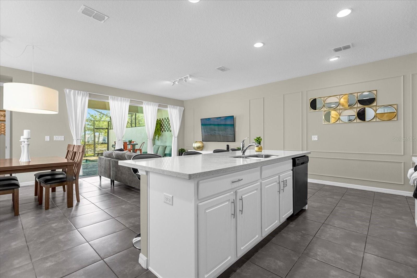 Listing photo id 8 for 1555 Carey Palm Circle