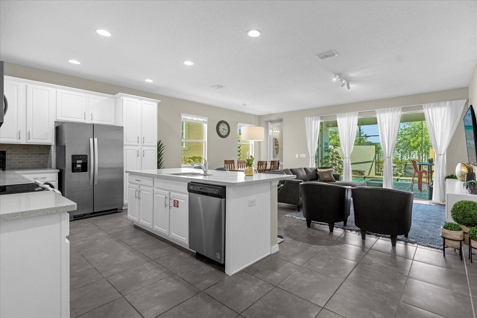 Listing photo id 9 for 1555 Carey Palm Circle