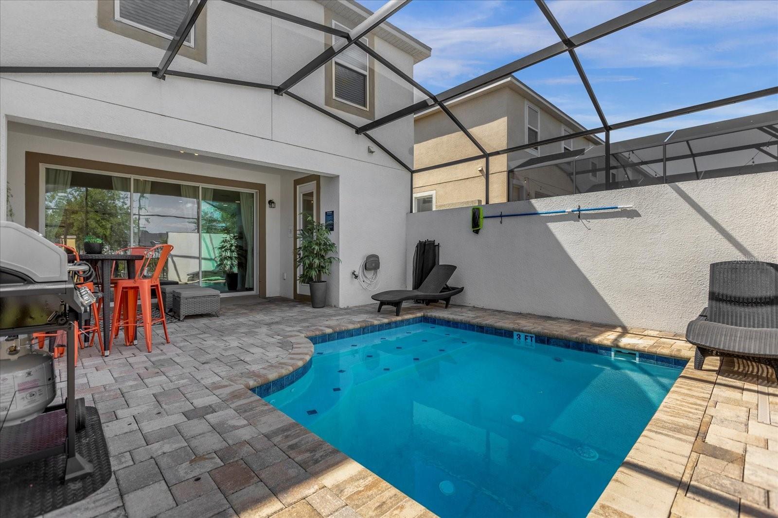 Listing photo id 12 for 1555 Carey Palm Circle