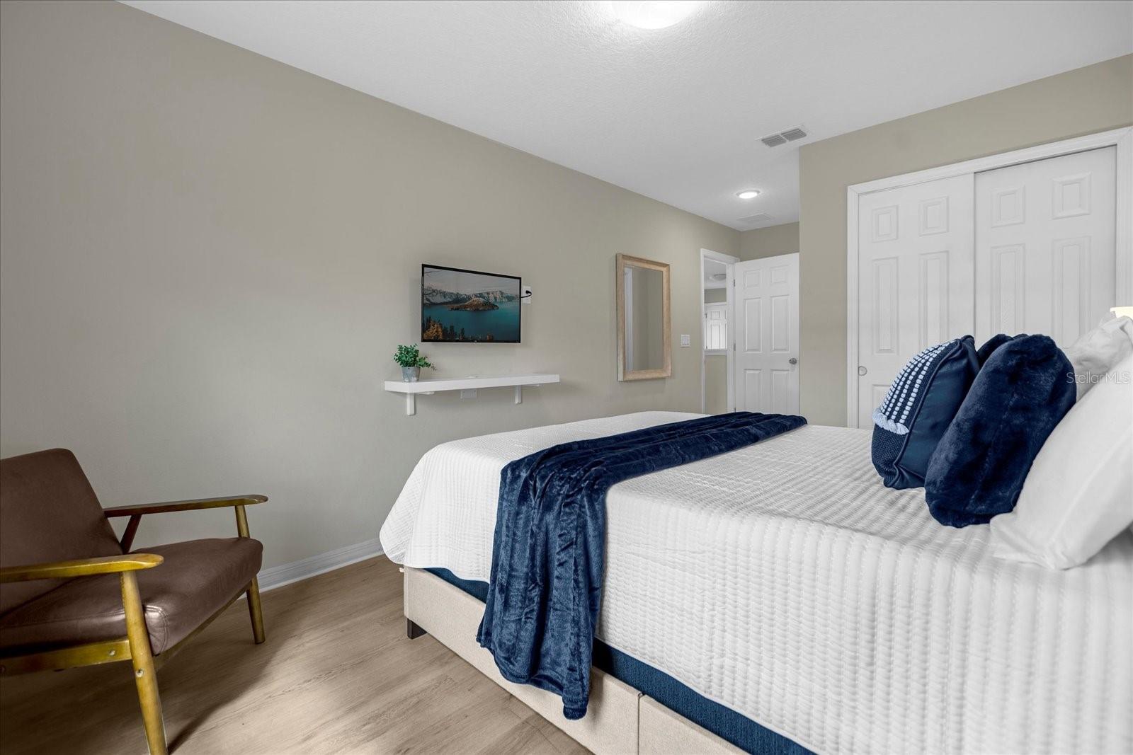 Listing photo id 15 for 1555 Carey Palm Circle