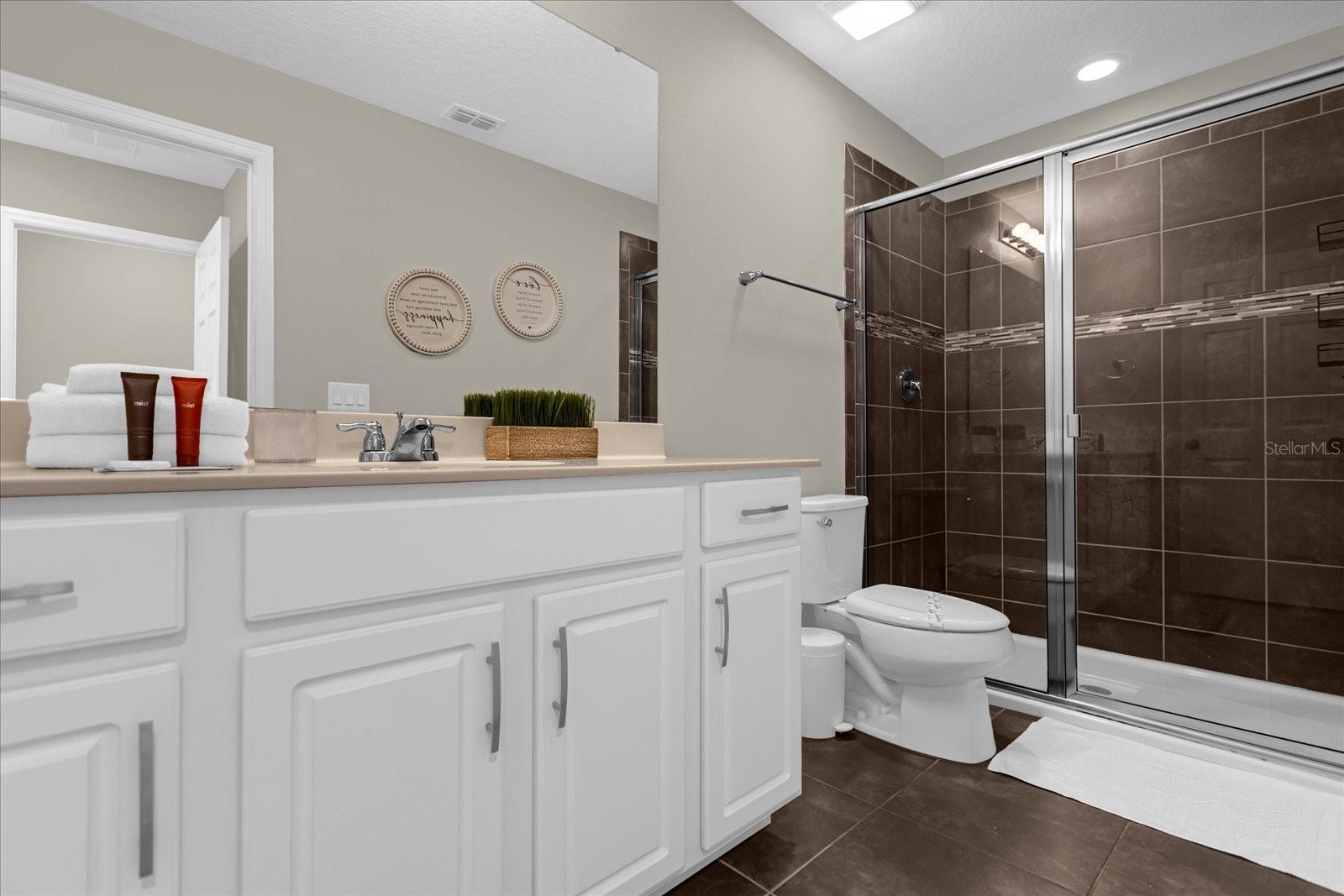 Listing photo id 16 for 1555 Carey Palm Circle